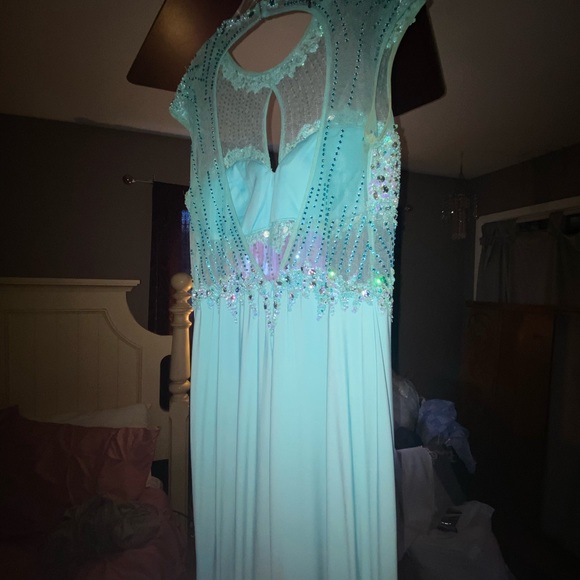Prom Dress - Picture 4 of 7